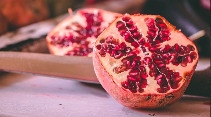En este momento estás viendo 5 Simple Steps to Peeling Pomegranate