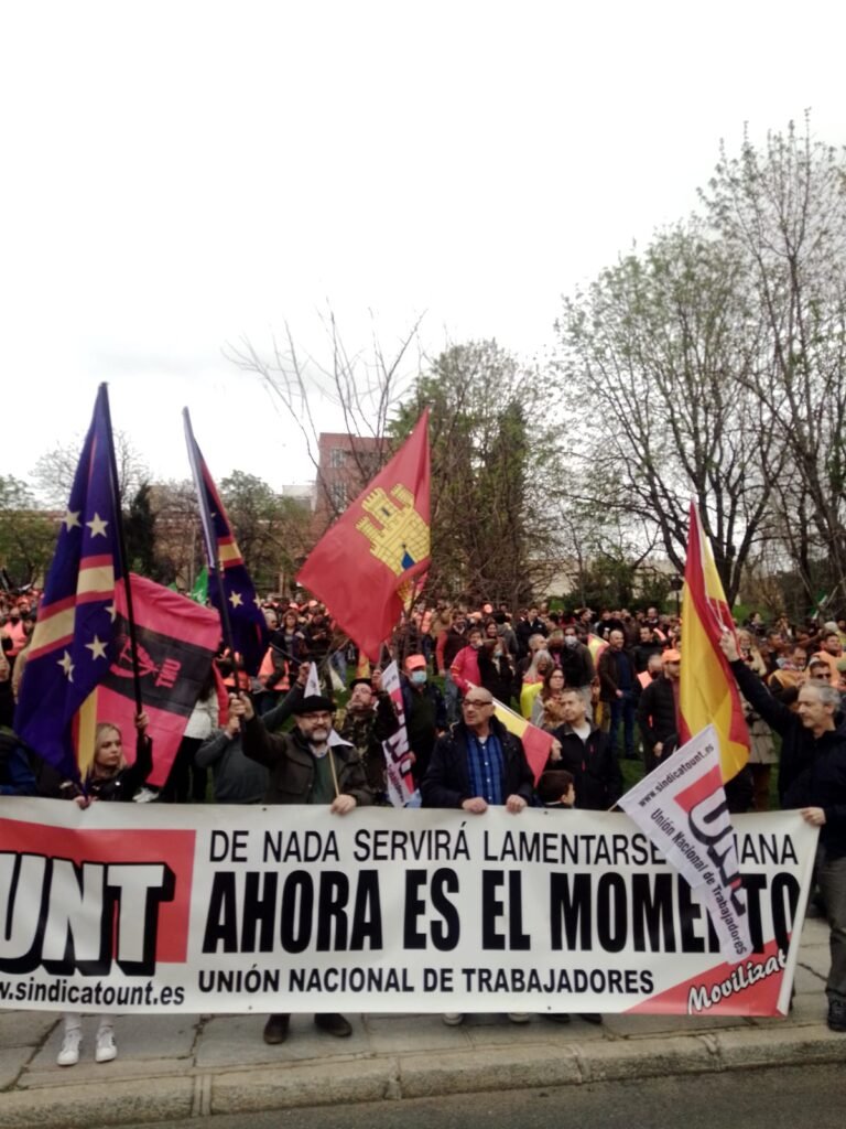 El Sindicato UNT en la Manifestación del mundo rural en Madrid | Cientos de miles de manifestantes marchan contra la "ruina en el campo".