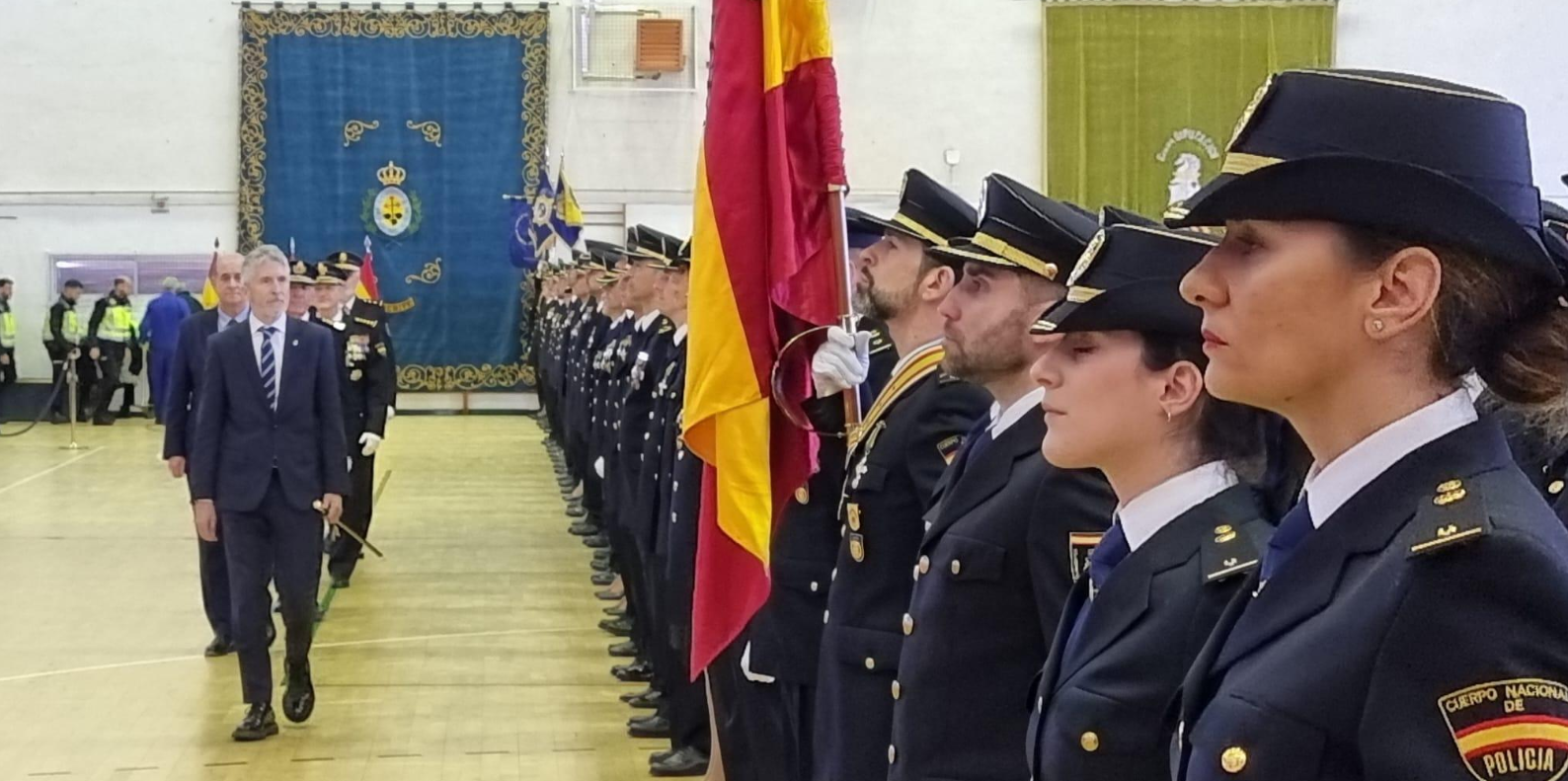 En este momento estás viendo Grande-Marlaska preside la jura de los 304 nuevos miembros de la XXXIV Promoción de la Escala Ejecutiva de la Policía Nacional