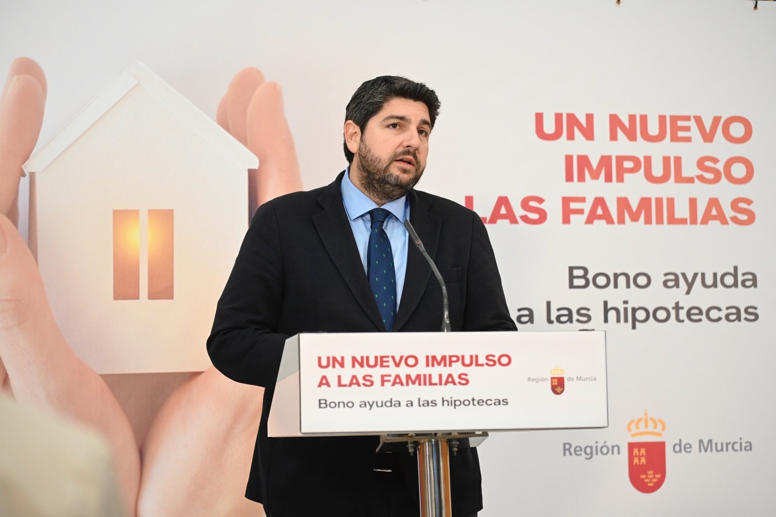 En este momento estás viendo López Miras anuncia que “el bono de ayuda a las hipotecas será un pago de 300 euros” para familias con rentas por debajo de la media