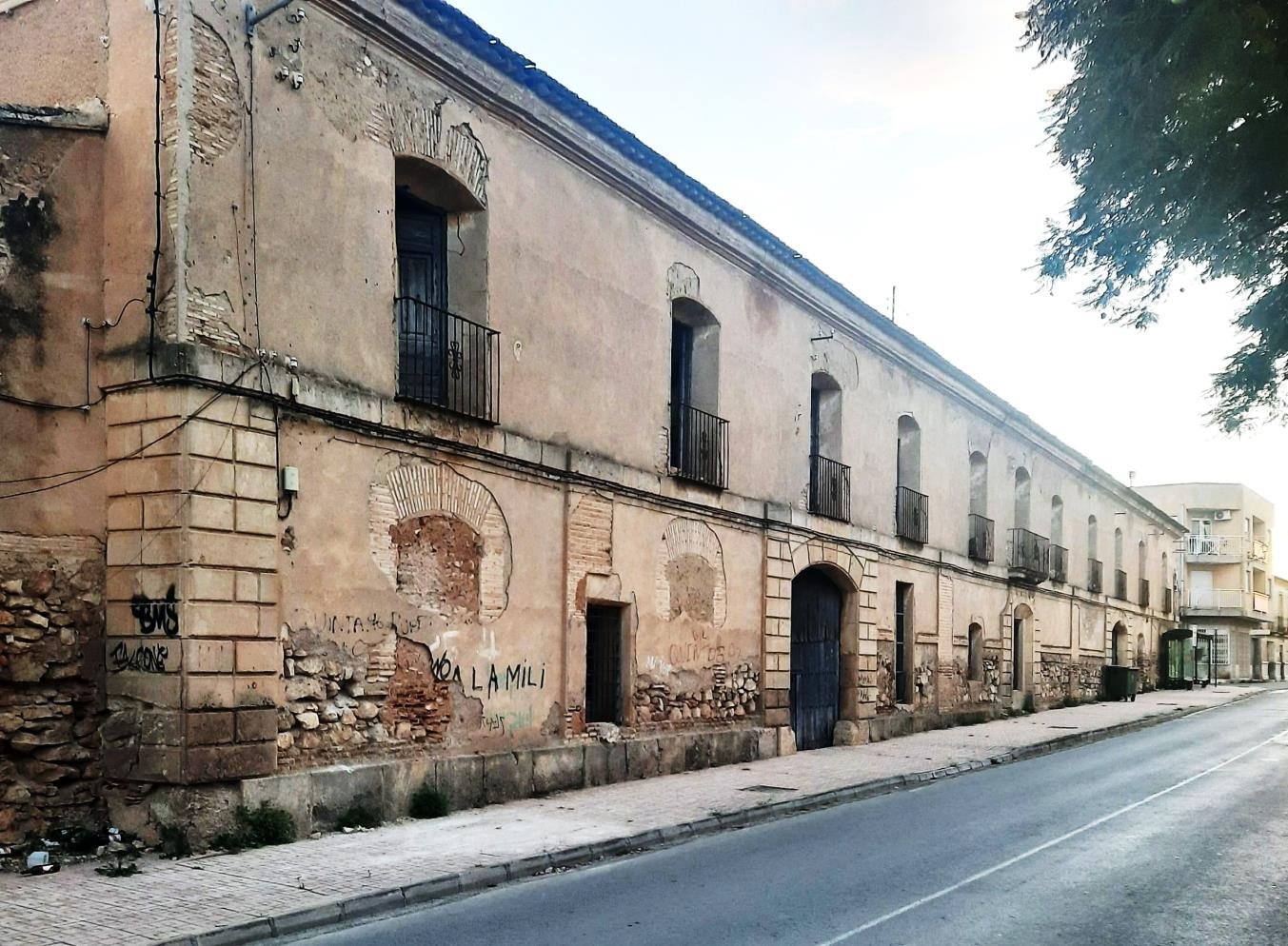 En este momento estás viendo Pequeños inversores de Librilla (Murcia) logran reunir en tiempo récord el dinero necesario para adquirir el edificio neoclásico y evitar así su ruina