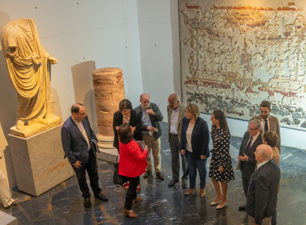 Lee más sobre el artículo Descubrimiento de Pinturas Murales del Teatro Romano de Cartagena: Un Tesoro que Embellece la Historia